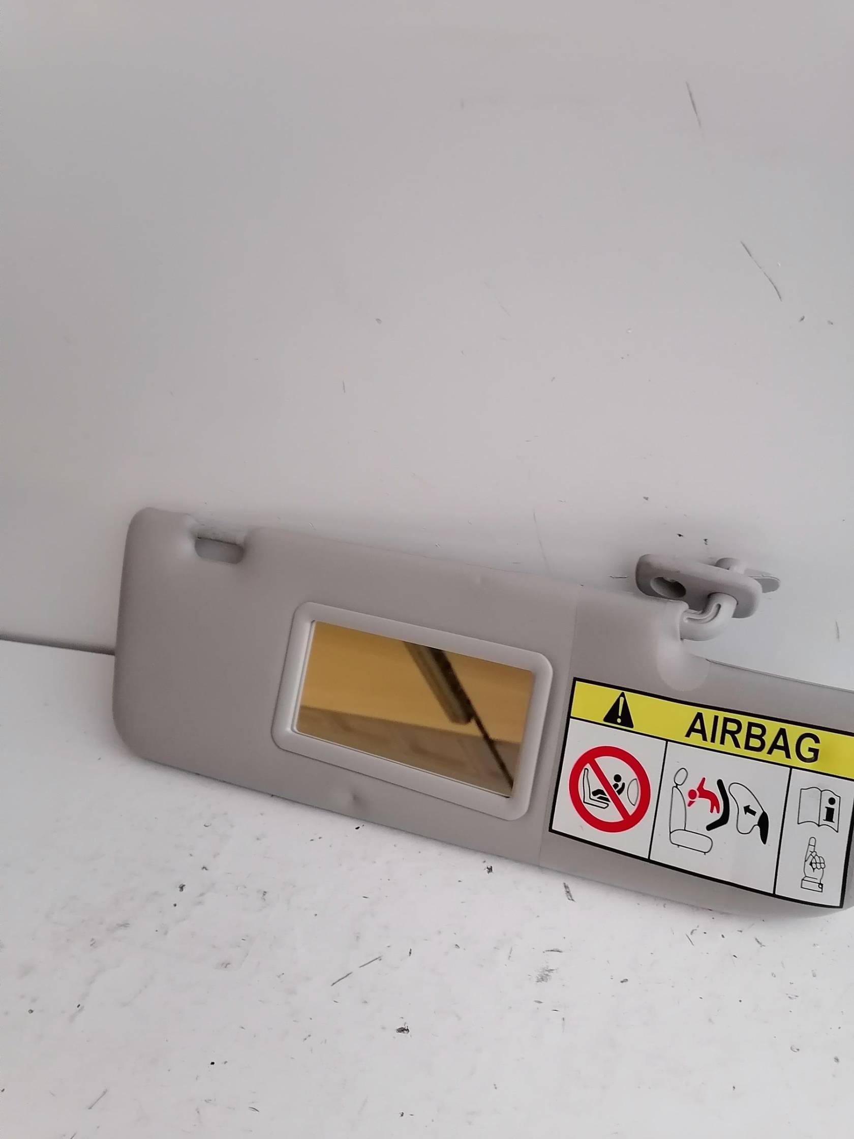 Aletta parasole parabrezza dx.